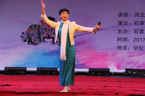 李路英、劉萍老師演唱現(xiàn)代京劇《紅燈記》選段