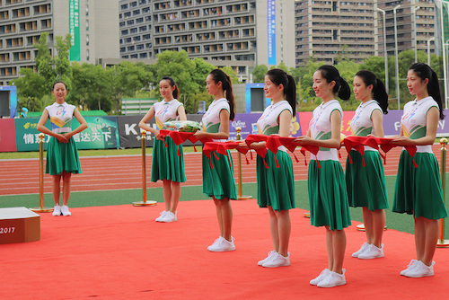 學(xué)運(yùn)會(huì)小愛特志愿者團(tuán)體：賽場內(nèi)外綻放“最美青春”