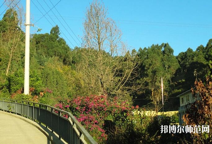 昆明電機技工幼兒師范學(xué)校2018年報名條件、招生對象