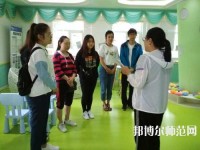 蘭州2020年中專幼師學(xué)?？梢钥即髮? /><b>蘭州2020年中專幼師學(xué)?？梢钥即髮?/b><span>2020-02-11 17:00</span><p>對于中專幼師學(xué)校怎么考大專這個問題，相信選擇幼師專業(yè)的小伙伴們都是想拿到一個更高的文憑，這樣也是非常有利于以后的就業(yè)，以</p></a></li>
            <li><a href=