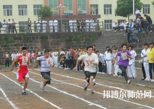 眉山2021年幼師學(xué)校中專升大?？际裁? width=