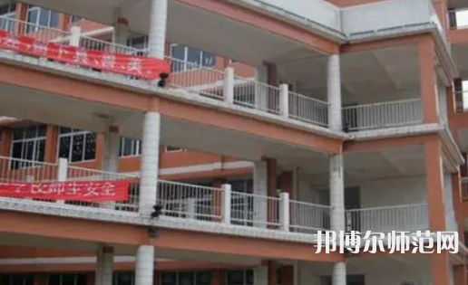 重慶旅游幼師學(xué)校2023年報(bào)名條件、招生要求、招生對象
